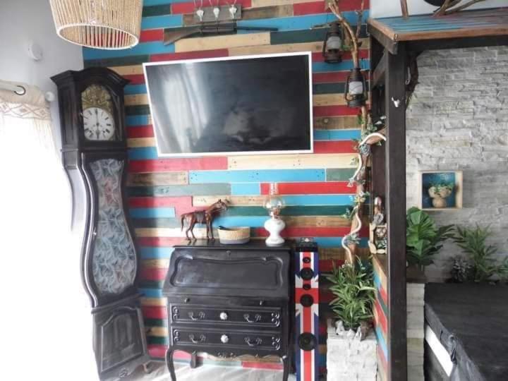 L'Histoire De L'Ouest , Jacuzzi Appartement 돌 외부 사진